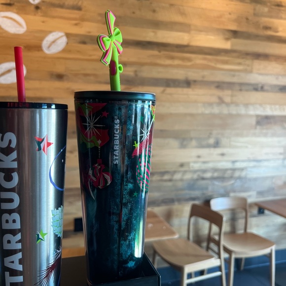STARBUCKS 2023 “HOLIDAY TUMBLER” NEW w/TAG with Silicone Bow🎀 Straw Cover - Picture 10 of 13